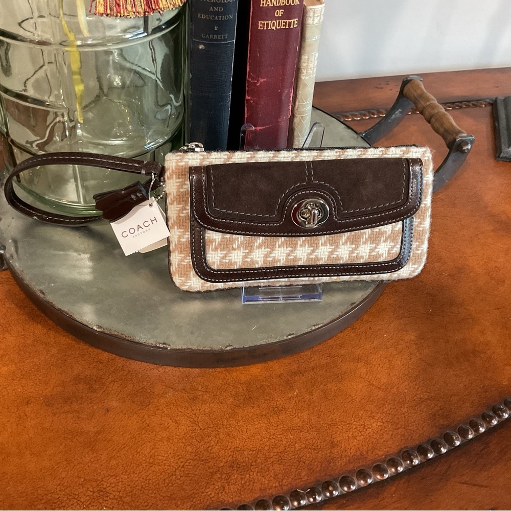 Coach NWT Herringbone Tweed/suede Wristlet 8x4